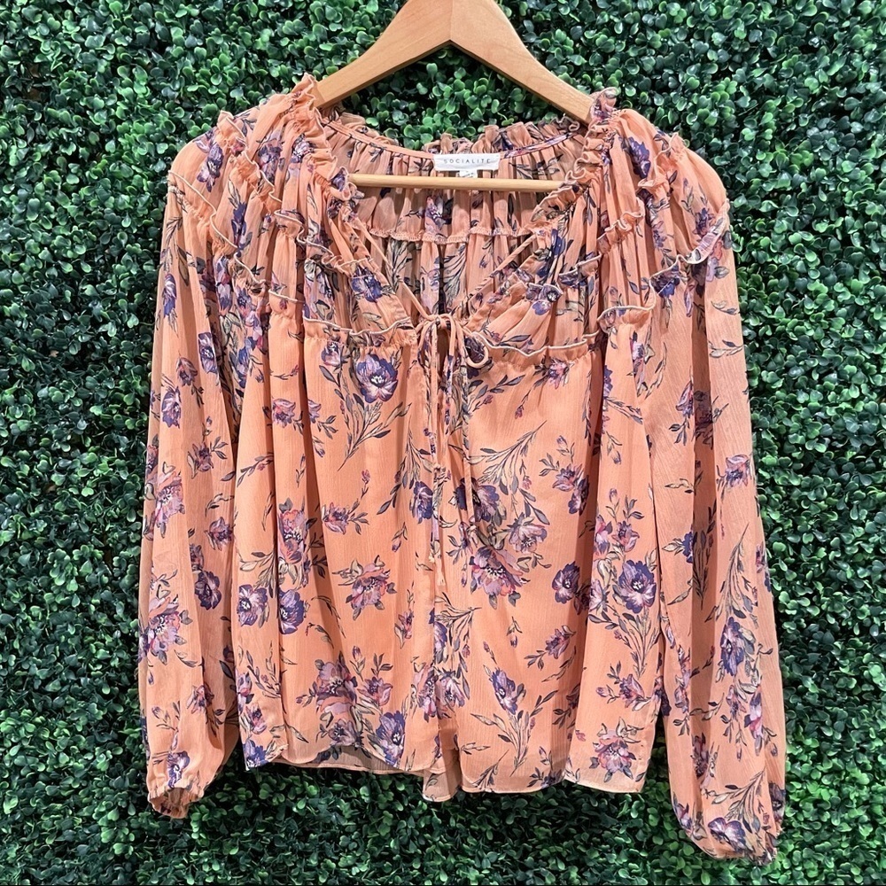 Socialite Ruffled Top Floral - Picture 3 of 9
